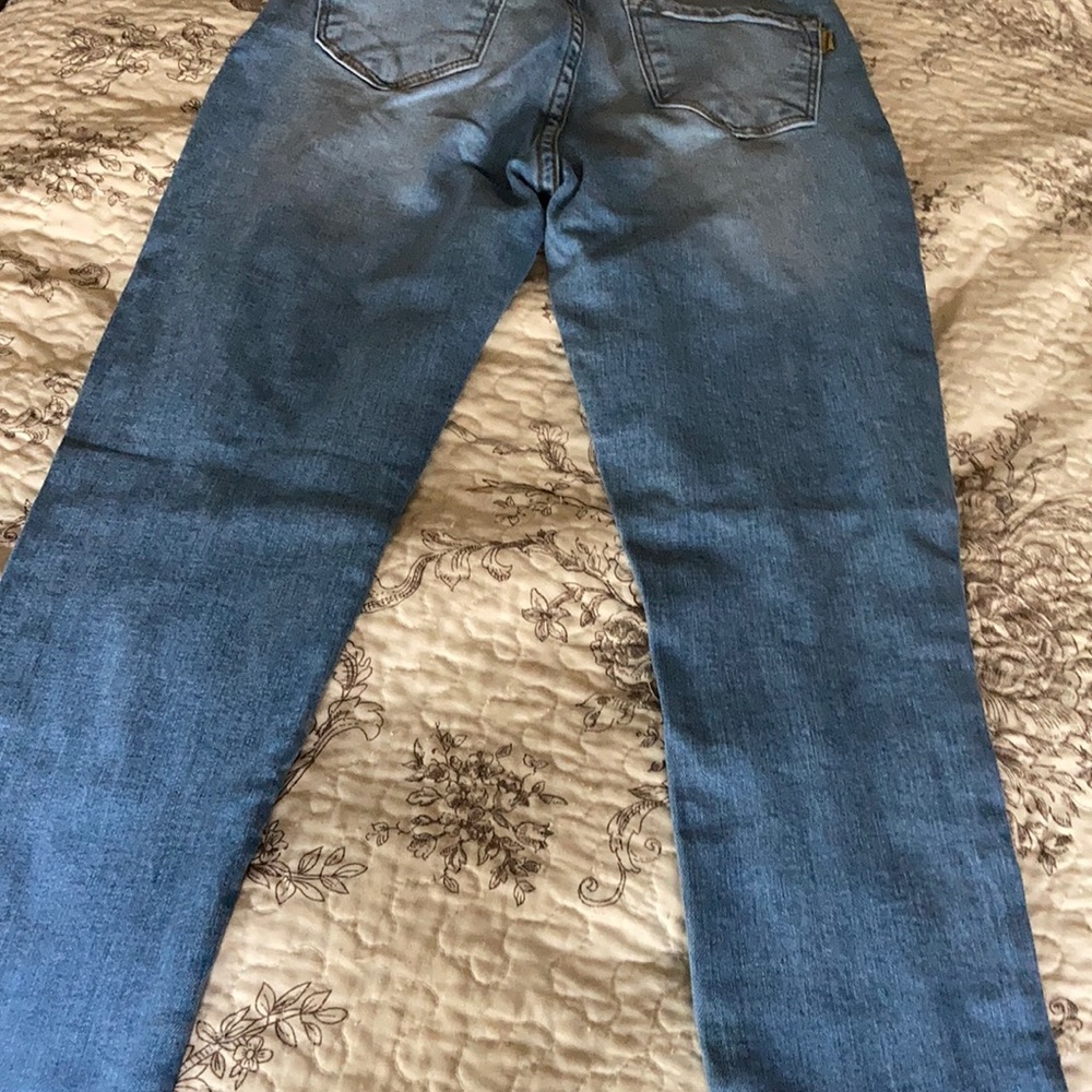 Size 1 women’s jeans (ripped)